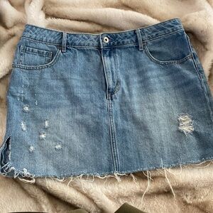 Melrose and market size 31 distressed Jean skirt